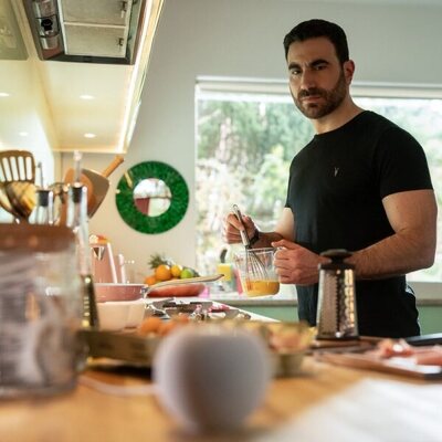 Brett Goldstein en Capítulo 9 titulado 'Mae va en el autobús' de 'Ted Lasso'