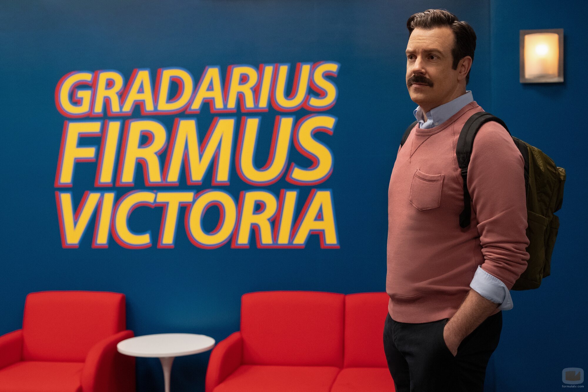 Jason Sudeikis en 'Mae va en el autobús' de 'Ted Lasso'