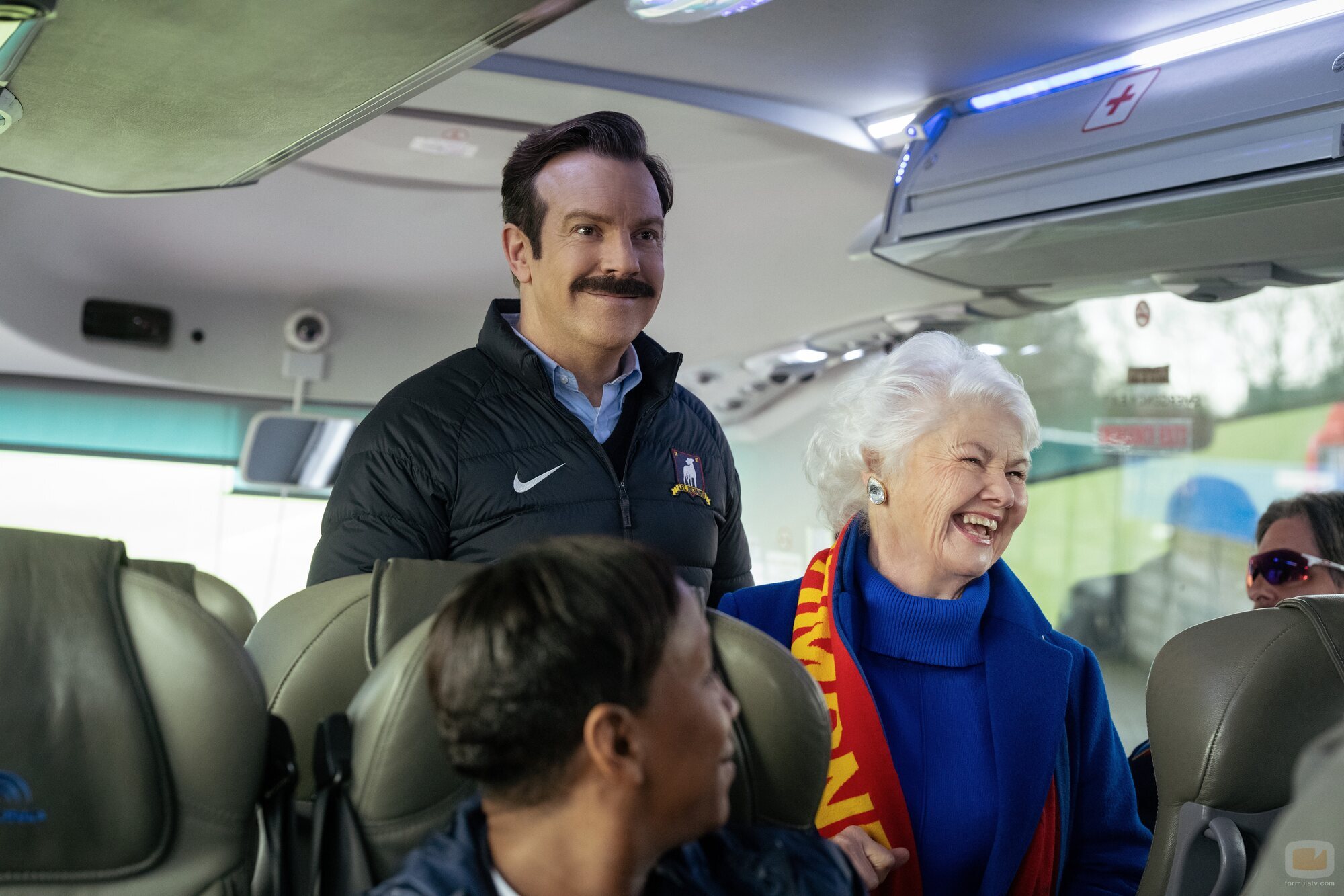 Jason Sudeikis y Annette Badland en la temporada 4 y el capítulo 09 de 'Ted Lasso'