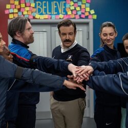 Brendan Hunt y Jason Sudeikis en la temporada 4 y el capítulo 10 de 'Ted Lasso'