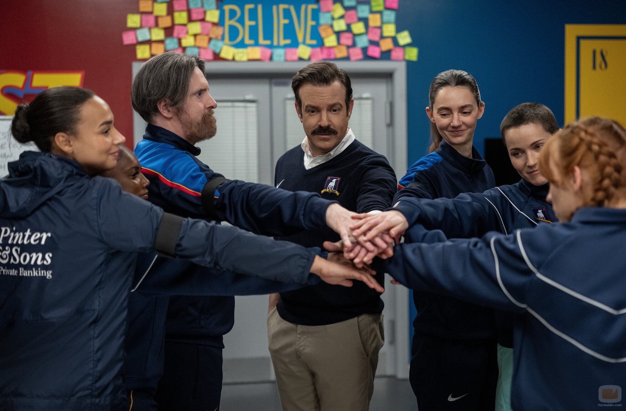 Brendan Hunt y Jason Sudeikis en la temporada 4 y el capítulo 10 de 'Ted Lasso'