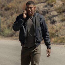 Aaron Pierre en 1x01 titulado 'Piloto' de 'Linternas'