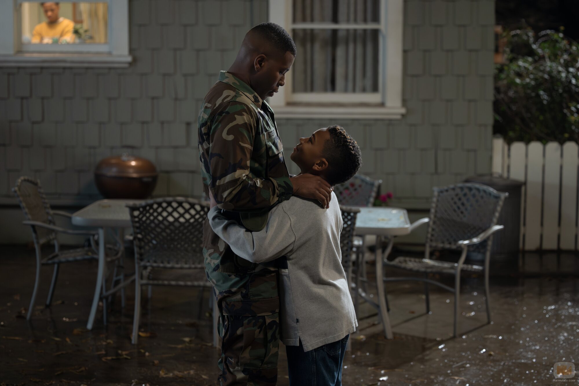 Aaron Pierre en el 1x01 de 'Linternas'