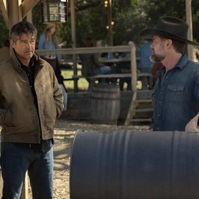 Kyle Chandler y Garret Dillahunt en 'Piloto' de 'Linternas'