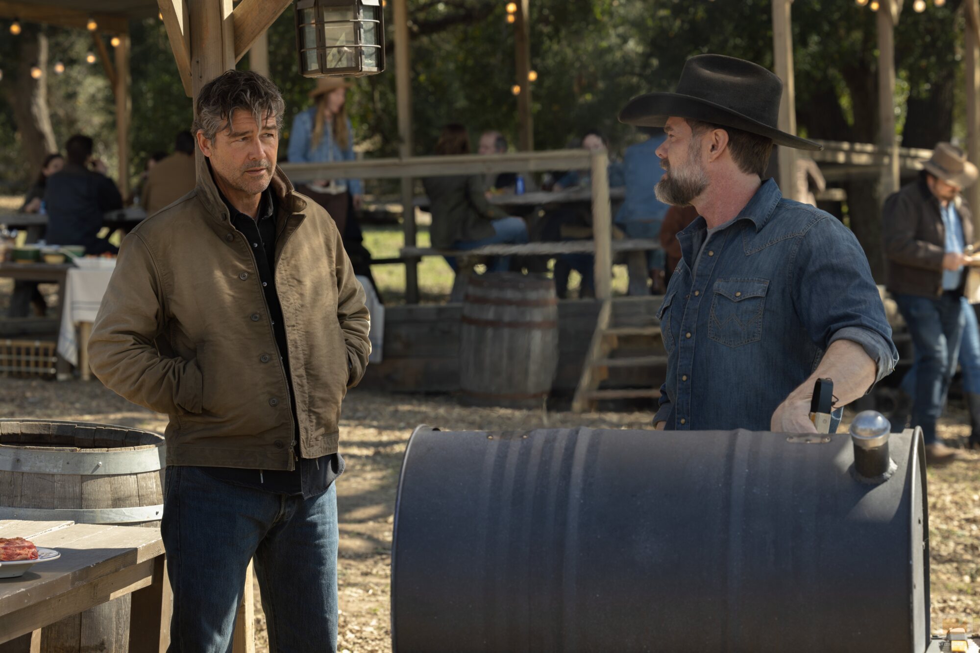 Kyle Chandler y Garret Dillahunt en 'Piloto' de 'Linternas'
