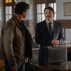 Jason Ritter en 1x01 titulado 'Piloto' de 'Linternas'