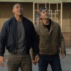 Kyle Chandler y Aaron Pierre en la temporada 1 y el capítulo 02 de 'Linternas'
