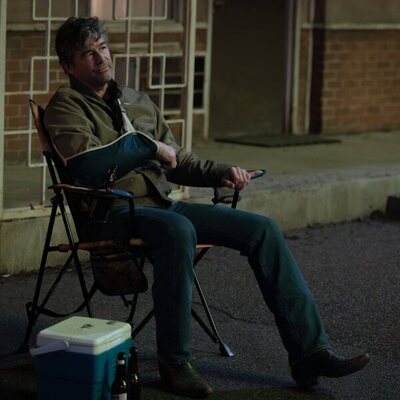 Kyle Chandler en el 1x02 de 'Linternas'
