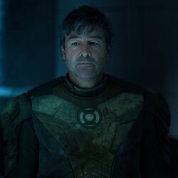 Captura de Kyle Chandler en el 1x02 de 'Linternas'