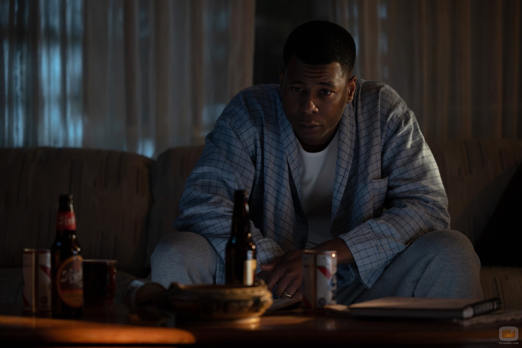 Aaron Pierre en el 1x03 de 'Linternas'
