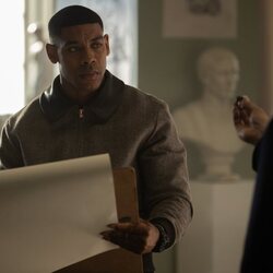 Aaron Pierre en Capítulo 3 titulado 'Marginado' de 'Linternas'