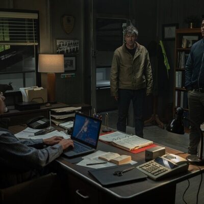 Kyle Chandler y Aaron Pierre en 1x04 titulado 'El Señuelo' de 'Linternas'
