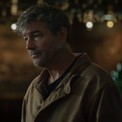Kyle Chandler en la temporada 1 y el capítulo 04 de 'Linternas'