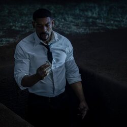 Aaron Pierre en el 1x06 de 'Linternas'