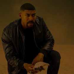 Aaron Pierre en la temporada 1 y el capítulo 07 de 'Linternas'