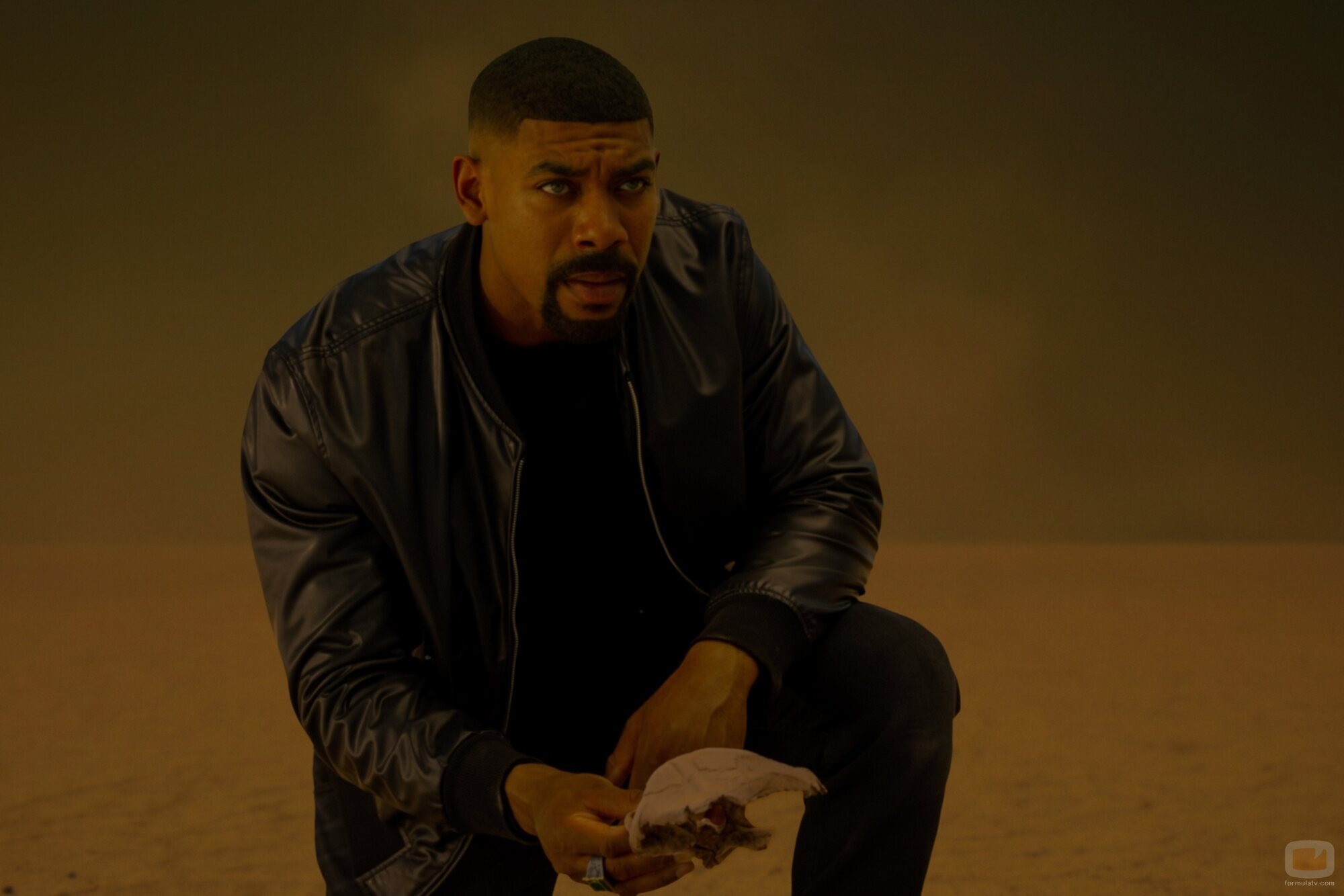 Aaron Pierre en la temporada 1 y el capítulo 07 de 'Linternas'