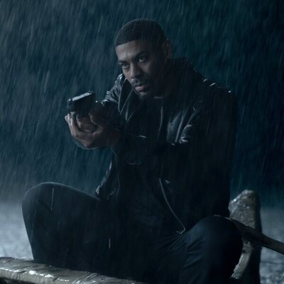 Aaron Pierre en el 1x07 de 'Linternas'