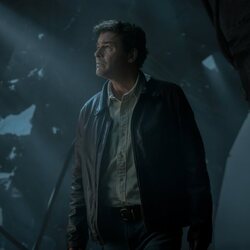 Kyle Chandler en el 1x07 de 'Linternas'
