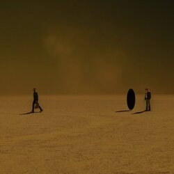 Escena de Aaron Pierre y Kyle Chandler en Capítulo 7 titulado 'El Legado de los Jordan' de 'Linternas'