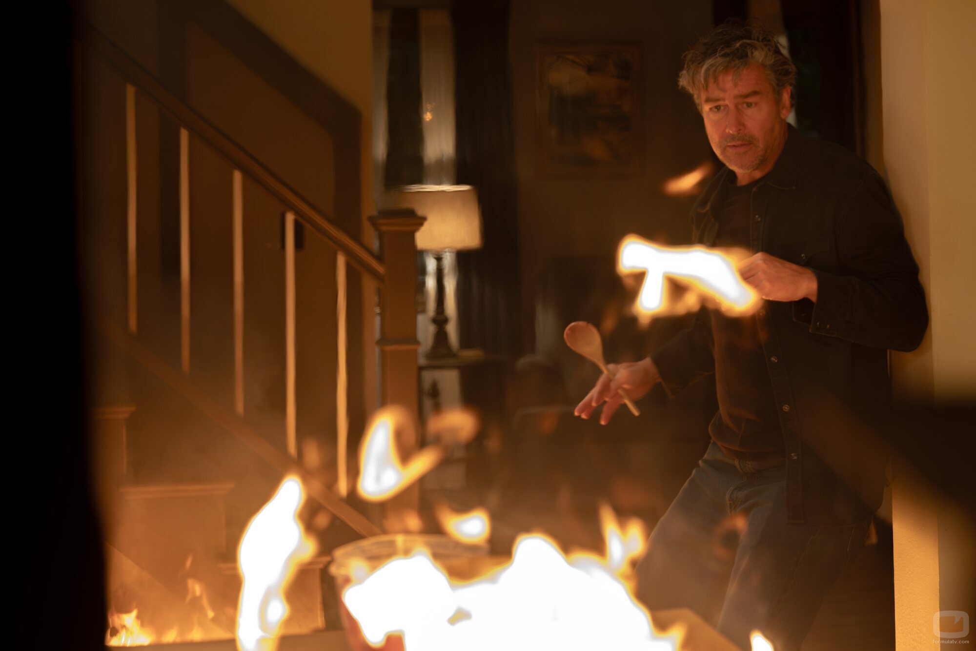 Kyle Chandler en 1x08 'Polvo y Estrellas' de 'Linternas'