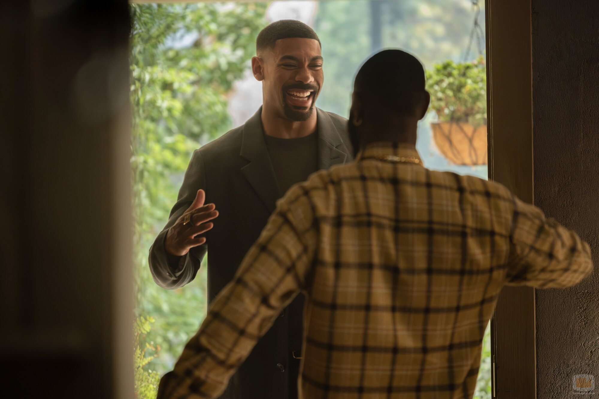 Aaron Pierre en la temporada 1 y el capítulo 08 de 'Linternas'