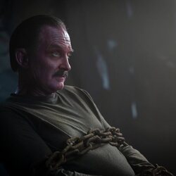 Ulrich Thomsen en 1x08 titulado 'Polvo y Estrellas' de 'Linternas'