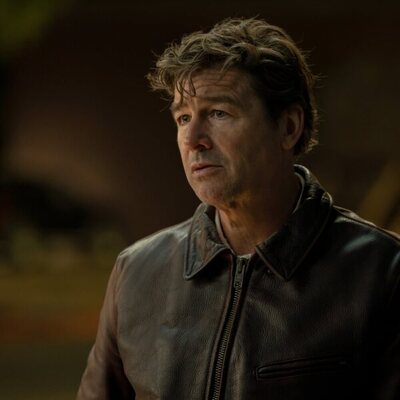 Kyle Chandler en Capítulo 8 titulado 'Polvo y Estrellas' de 'Linternas'