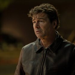 Kyle Chandler en Capítulo 8 titulado 'Polvo y Estrellas' de 'Linternas'