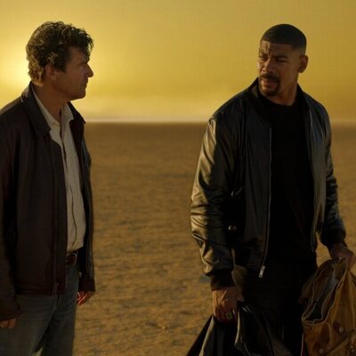 Kyle Chandler y Aaron Pierre en Capítulo 8 titulado 'Polvo y Estrellas' de 'Linternas'