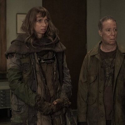 Kevin Sussman y Lauren Lapkus en el 1x01 de 'Stuart no consigue salvar el universo'
