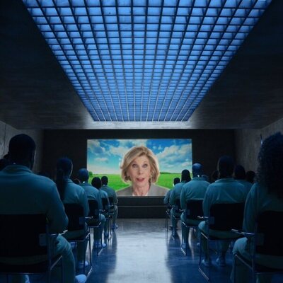 Christine Baranski en Capítulo 2 titulado 'Espóiler: Zack Sale en Este' de 'Stuart no consigue salvar el universo'