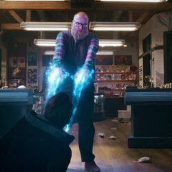 Brian Posehn en Capítulo 3 titulado 'Espóiler: Bert es Mágico' de 'Stuart no consigue salvar el universo'