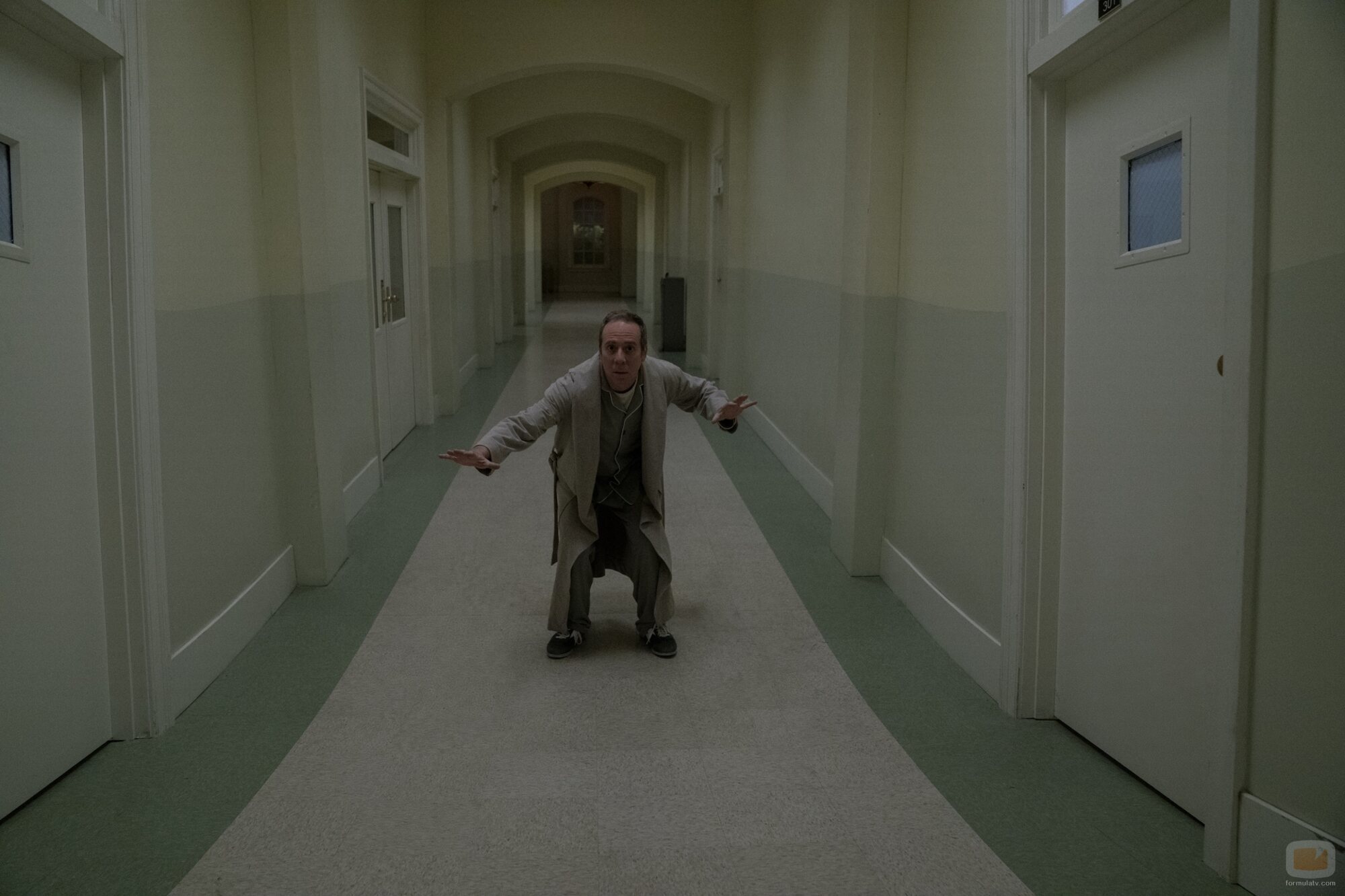 Kevin Sussman en 'Espóiler: Stuart Hace una Billetera' de 'Stuart Fails to Save the Universe'