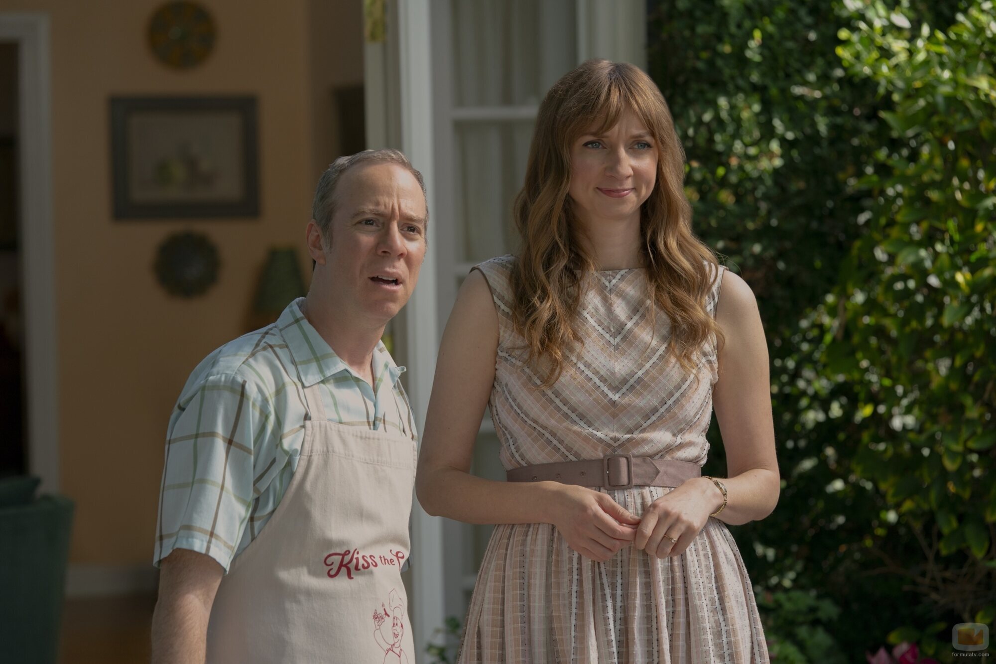Lauren Lapkus y Kevin Sussman en 'Espóiler: Stuart Hace una Billetera' de 'Stuart Fails to Save the Universe'