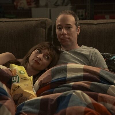 Kevin Sussman y Lauren Lapkus en Capítulo 6 titulado 'Espóiler: El Maíz es Delicioso' de 'Stuart no consigue salvar el universo'