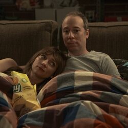 Kevin Sussman y Lauren Lapkus en Capítulo 6 titulado 'Espóiler: El Maíz es Delicioso' de 'Stuart no consigue salvar el universo'