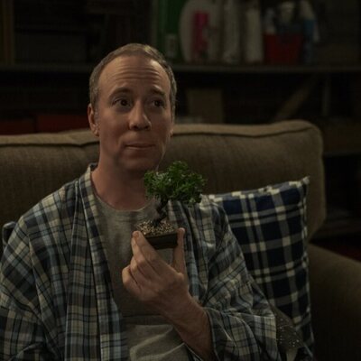 Kevin Sussman en 'Espóiler: El Maíz es Delicioso' de 'Stuart Fails to Save the Universe'