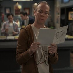 Escena de Kevin Sussman en 'Espóiler: El Maíz es Delicioso' de 'Stuart Fails to Save the Universe'