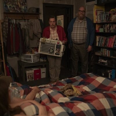 Brian Posehn y John Ross Bowie en 'Espóiler: El Maíz es Delicioso' de 'Stuart Fails to Save the Universe'