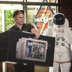 Tommy Walker en 1x06 titulado 'Espóiler: El Maíz es Delicioso' de 'Stuart no consigue salvar el universo'