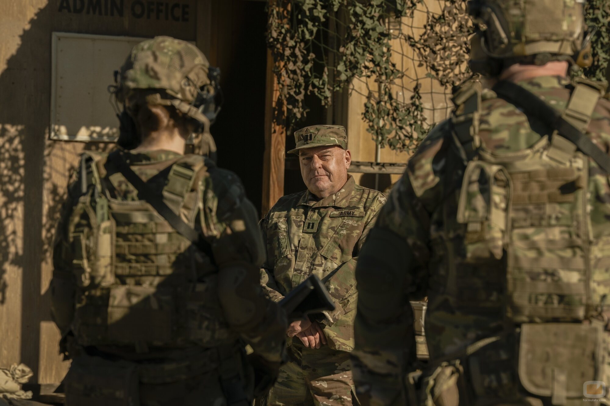 Dean Norris en 'Espóiler: Estamos Tan Confundidos Como Tú' de 'Stuart Fails to Save the Universe'