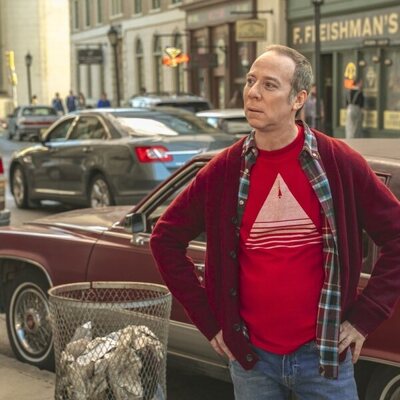 Kevin Sussman en 'Espóiler: No Conseguimos a Linterna Verde' de 'Stuart Fails to Save the Universe'