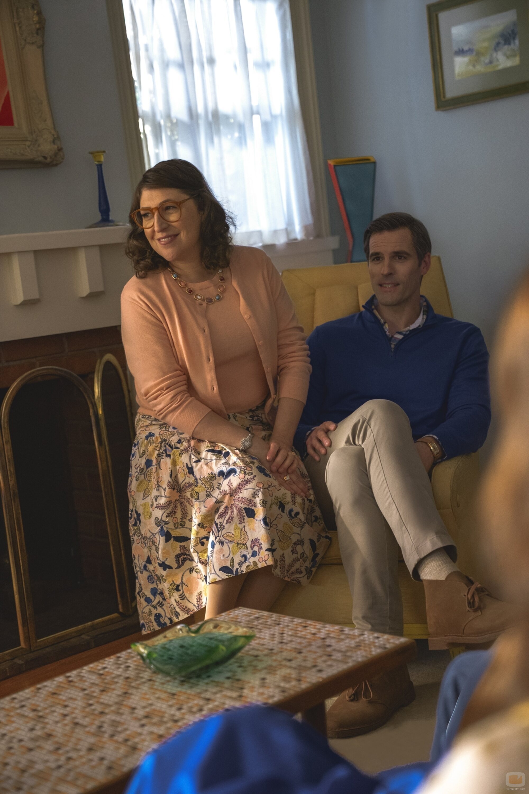 Andy Ridings y Mayim Bialik en Capítulo 9 titulado 'Espóiler: No Conseguimos a Linterna Verde' de 'Stuart no consigue salvar el universo'