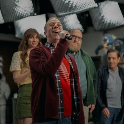Escena de 1x10 'Espóiler: Grabado frente a una audiencia en el estudio' de 'Stuart no consigue salvar el universo'