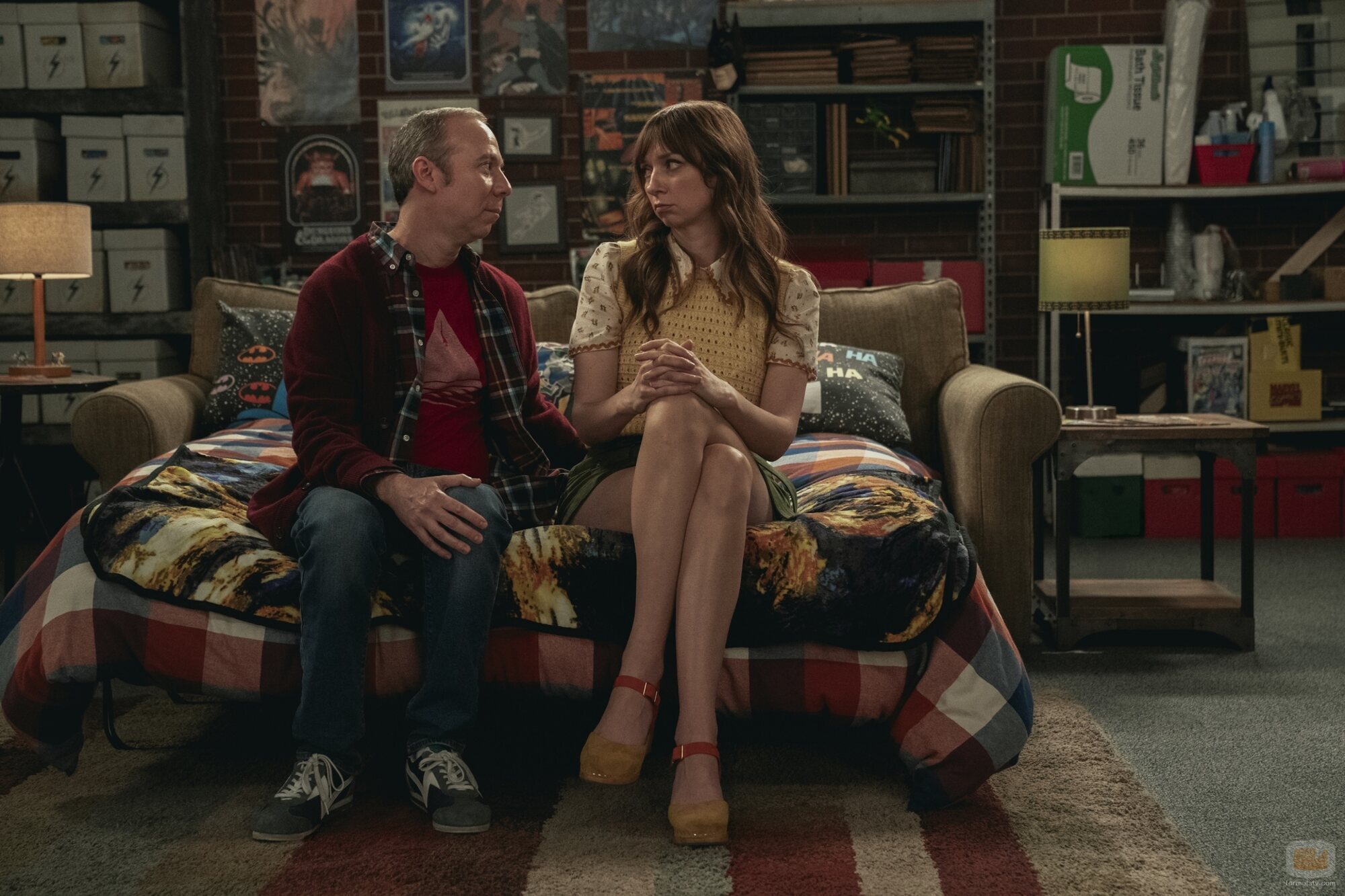 Lauren Lapkus y Kevin Sussman en el 1x10 de 'Stuart Fails to Save the Universe'