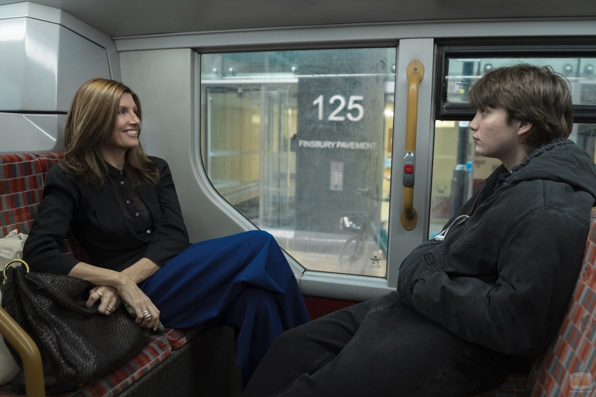 Sharon Horgan y Aran Murphy en el 1x04 de 'Youth'