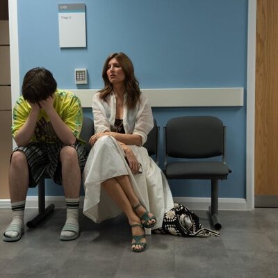 Sharon Horgan en 1x05 'Las Vacaciones' de 'Youth'