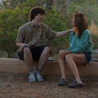 Sharon Horgan y Aran Murphy en 1x05 titulado 'Las Vacaciones' de 'Youth'