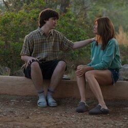 Sharon Horgan y Aran Murphy en 1x05 titulado 'Las Vacaciones' de 'Youth'