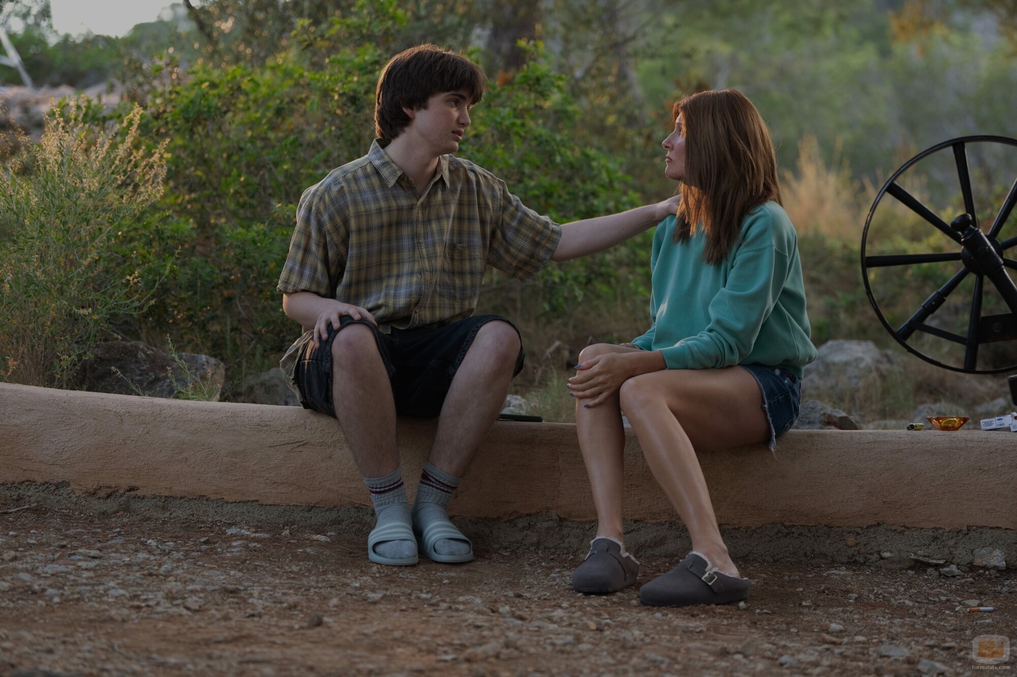Sharon Horgan y Aran Murphy en 1x05 titulado 'Las Vacaciones' de 'Youth'